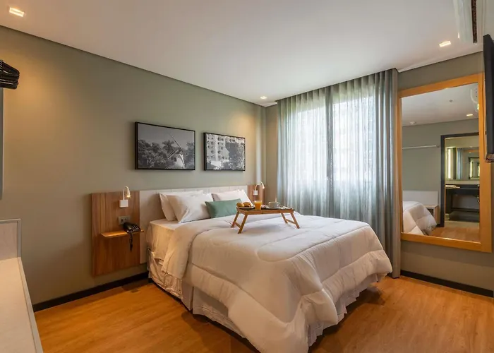 Hotel Manhattan By Mercure - 5 Minutos Do Hospital Moinhos De Vento 4*